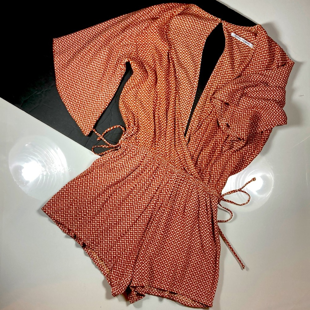 Faithfull The Brand Romper, Plunge V Neck & Back Keyhole, EUC